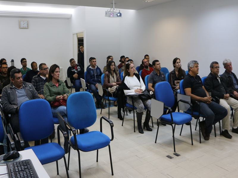 Notícia: PALESTRA SOBRE LEGISLAÇÃO AMBIENTAL REÚNE REPRESENTANTES DE VÁRIAS EMPRESAS NA ACIEI