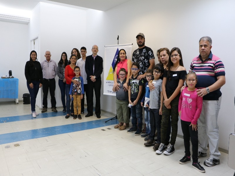 Notícia:  PEQUENAS LENTES, GRANDES FUTUROS: ACIEI ENTREGA MAIS ÓCULOS PARA CRIANÇAS DA REDE MUNICIPAL 