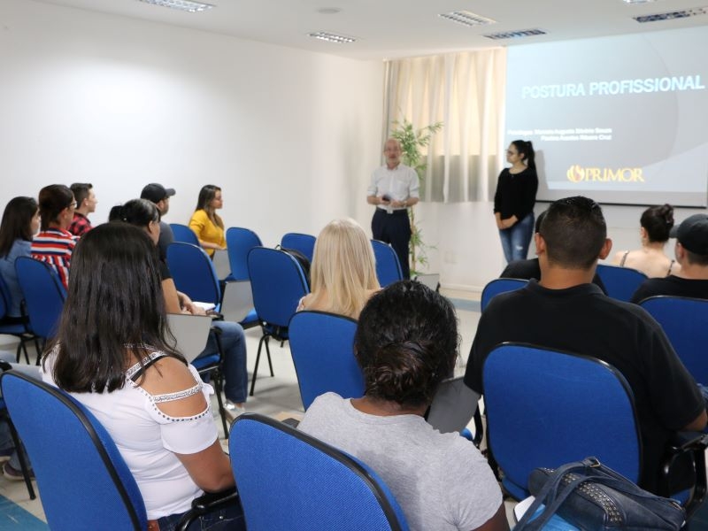 Notícia: TREINAMENTO GRATUITO CAPACITA PROFISSIONAIS PARA O MERCADO DE TRABALHO