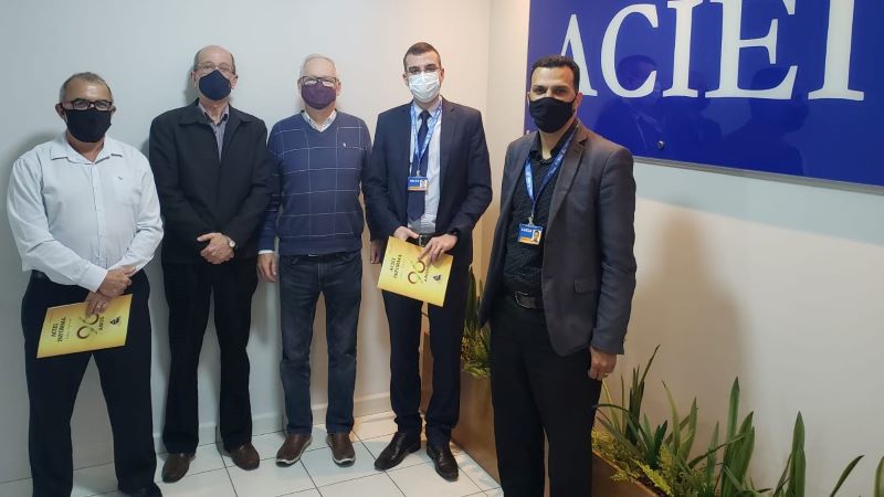 Notícia: ACIEI RECEBE VISITA DE SUPERINTENDENTE DA CEF