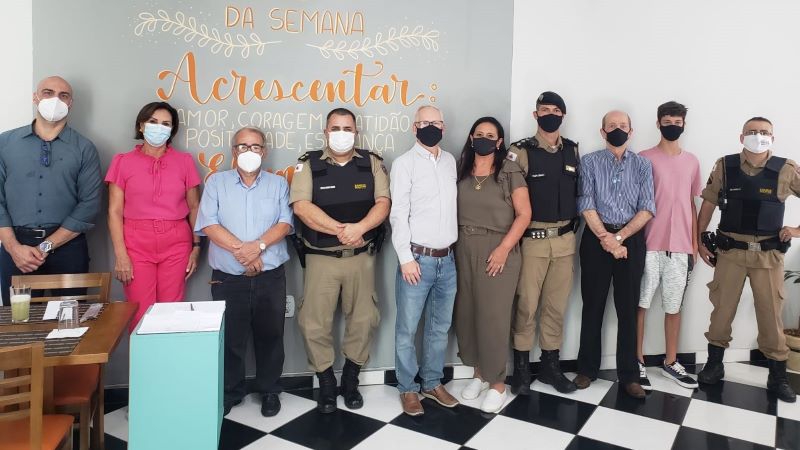 Notícia: COMANDANTE DA PM PARTICIPA DE ALMOÇO COM DIRETORES DA ACIEI