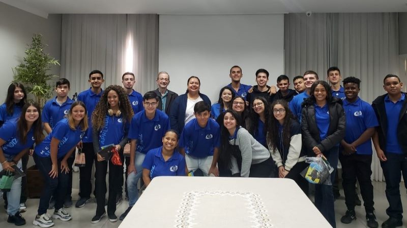 Notícia: ACIEI RECEBE ALUNOS DO COLÉGIO DE ITAJUBÁ