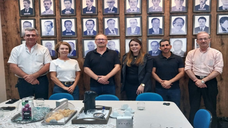 Notícia: Diretoria da ACEVALE, de Santa Rita do Sapucaí, visita ACIEI